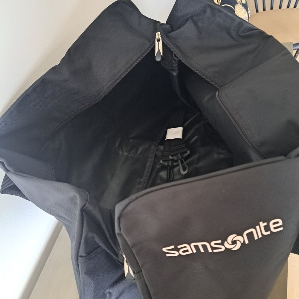 Brand New Samsonite 25” Extra Large Black Duffel Versatile Bag Lightweight - Picture 3 of 13